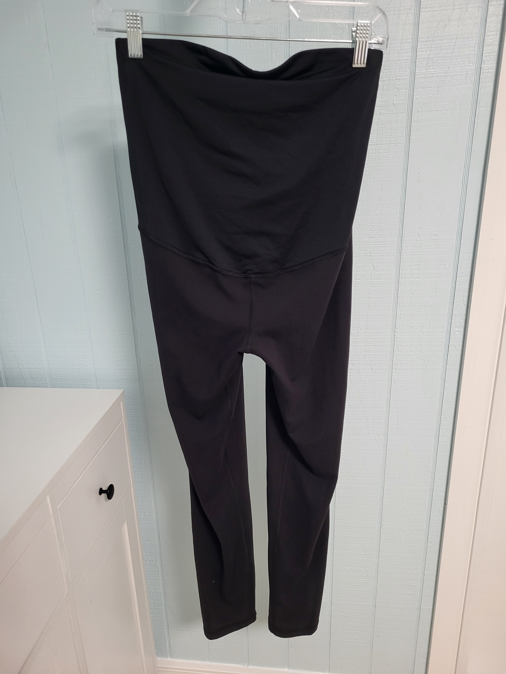 Isabel Maternity by Ingrid & Isabel Black Active Leggings Crossover Panel Medium - Picture 3 of 7